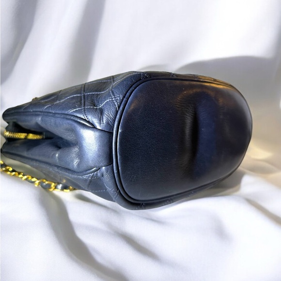 Vintage Chanel Quilted Navy Shoulder Bag - Picture 6 of 9